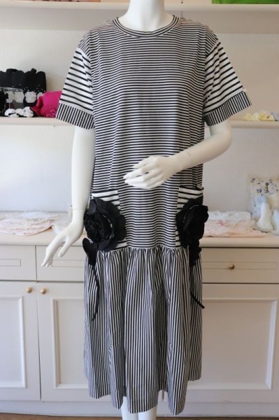 画像1: POTECHINO　ワンピース（シャイニーローズ）☆黒花再入荷しました☆ (1)