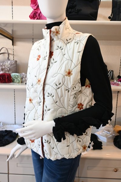 画像3: AKIAKANE　ベスト (3)